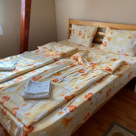 Balazs Vendeghaz Aparthotel Lupeni  Exterior foto