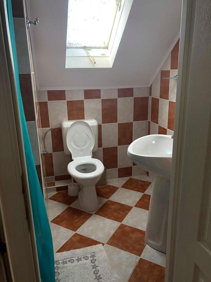 Balazs Vendeghaz Aparthotel Lupeni  Exterior foto