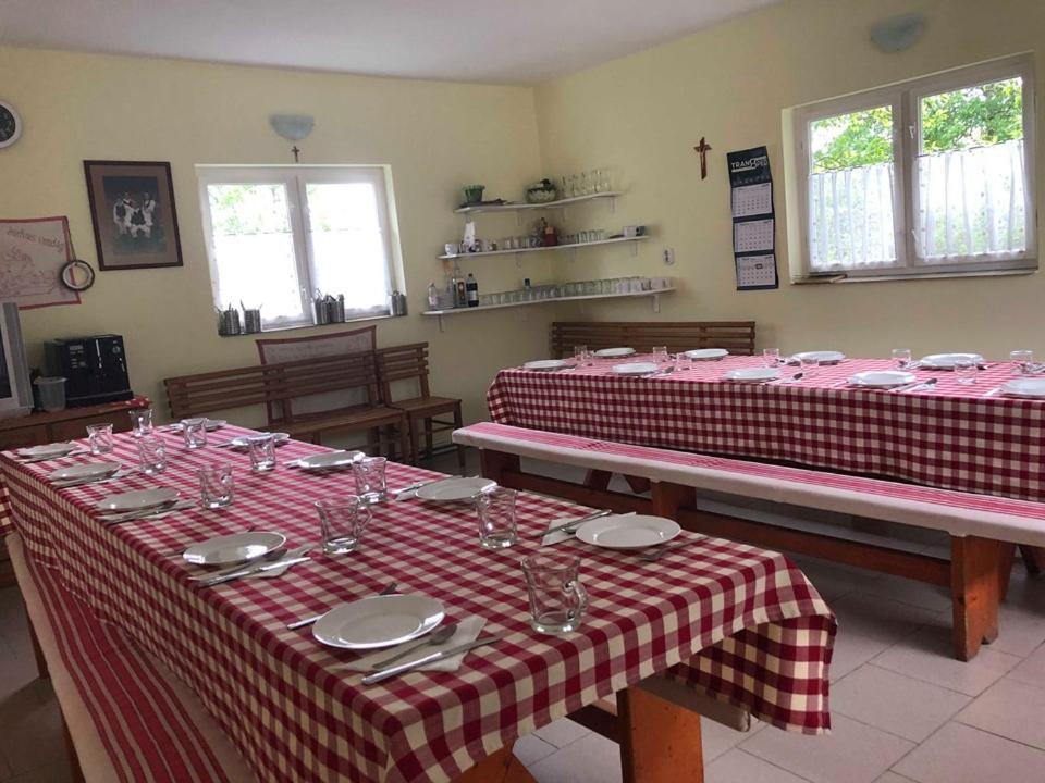 Balazs Vendeghaz Aparthotel Lupeni  Exterior foto