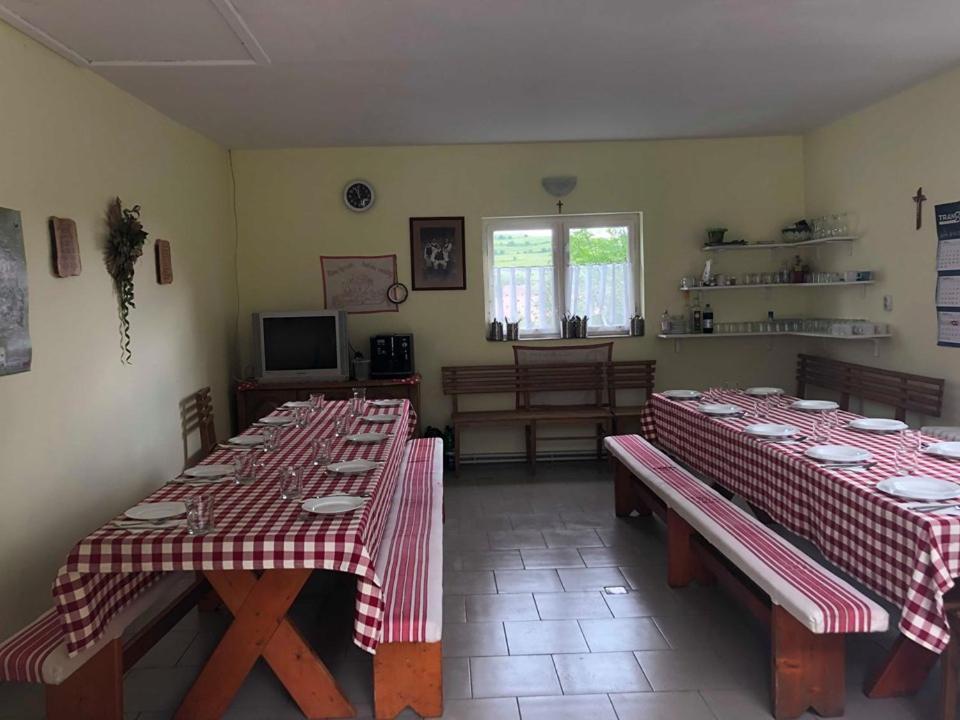 Balazs Vendeghaz Aparthotel Lupeni  Exterior foto