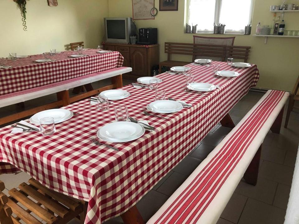 Balazs Vendeghaz Aparthotel Lupeni  Exterior foto