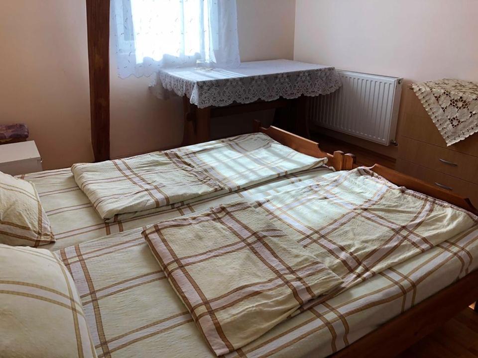 Balazs Vendeghaz Aparthotel Lupeni  Exterior foto
