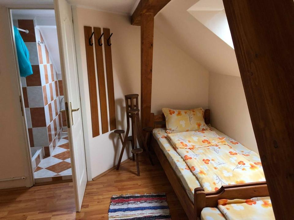 Balazs Vendeghaz Aparthotel Lupeni  Exterior foto