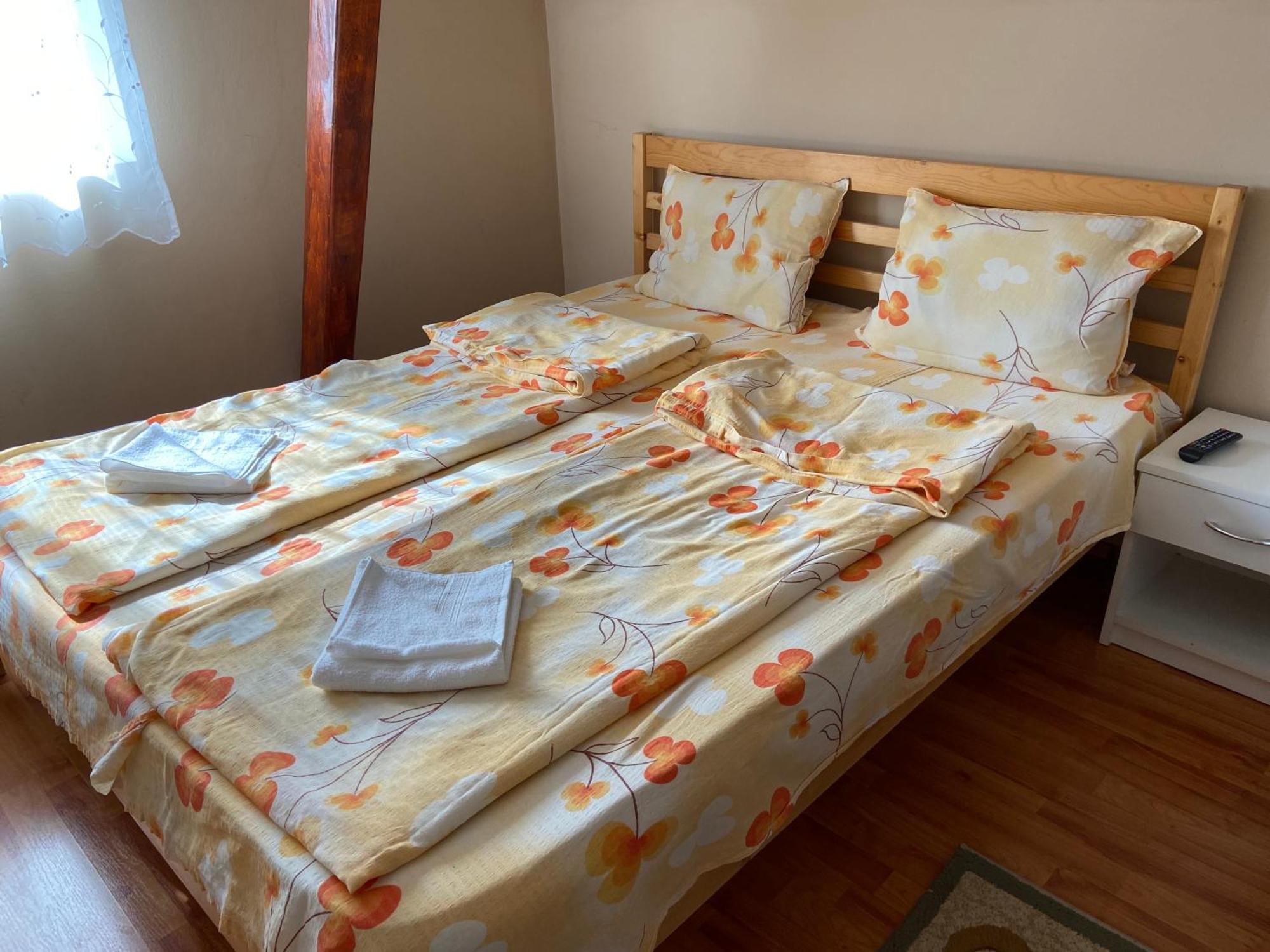 Balazs Vendeghaz Aparthotel Lupeni  Exterior foto