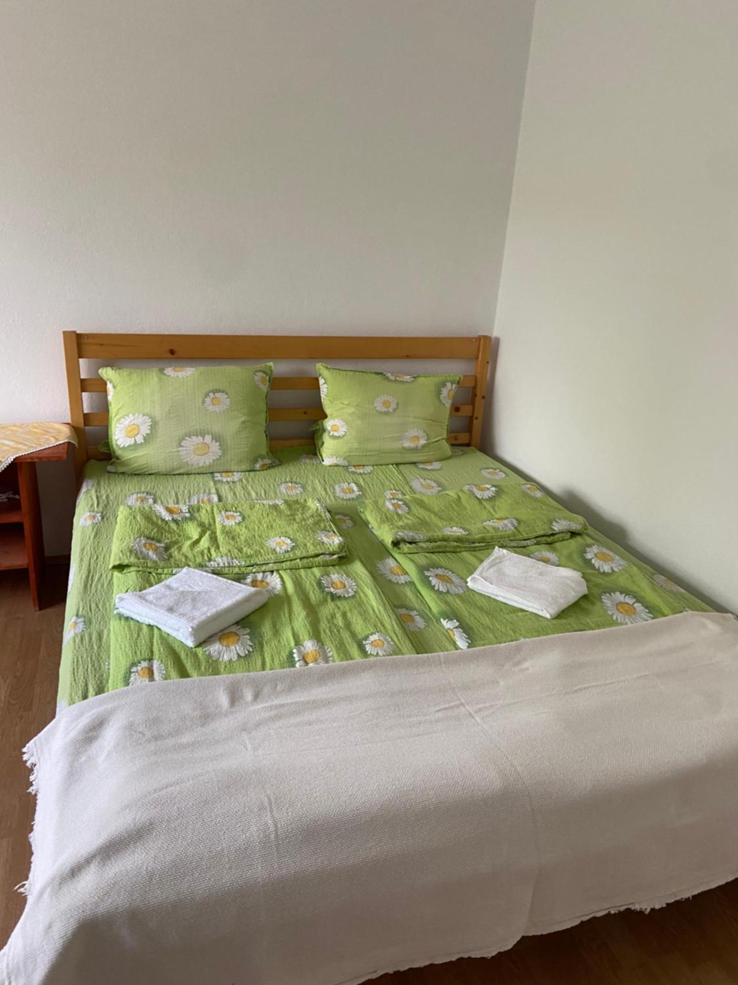 Balazs Vendeghaz Aparthotel Lupeni  Exterior foto